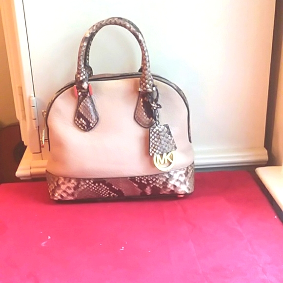 🎁  NEW  Michael Kors Smythe Leather Tan with Snake Design Bag/ Crossbody EC - Picture 2 of 11